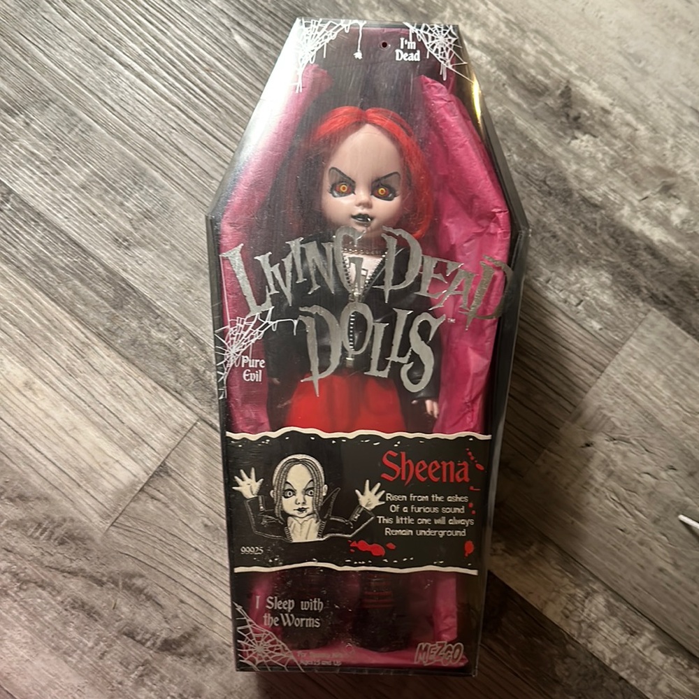 Living, dead doll Sheena